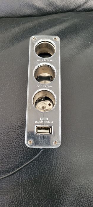 Uchwyt i rozdzielacz samochodowy