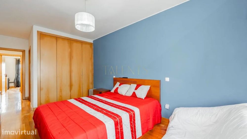 Apartamento T3 em Fradelos | 146 m² | Varanda c/ Churrasqueira