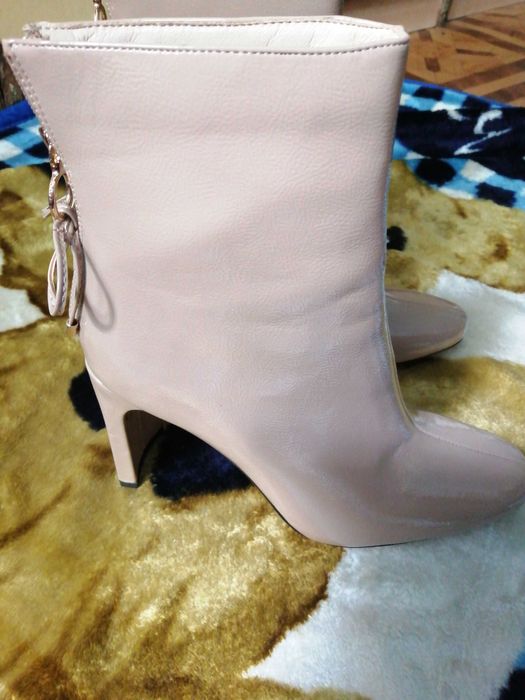 Buty botki szpilki 39 szare  beżowe lakierowane Deezee obcas 38