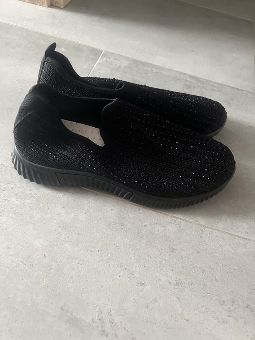 Adidasy z cekinami Nowe 27 cm