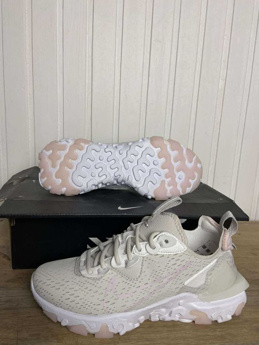 Buty damskie Nike React Vision pudrowe org 37,5