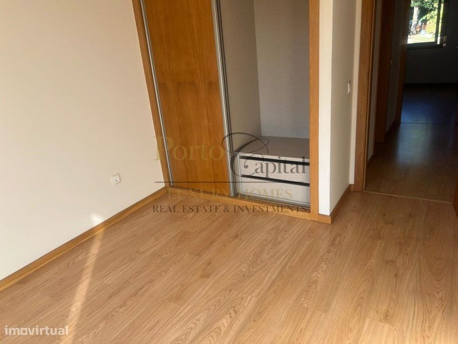 T2 Com Terraço Privativo | Luz, Conforto E Excelente Localização