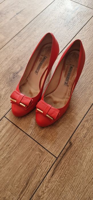 Szpilki koralowe, włoskie Mario Bolucci rozm. 39