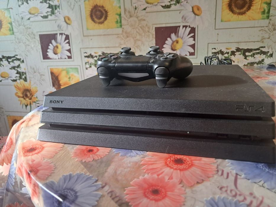 PS 4PRO 1 терабайт 2 джостика Оригінал