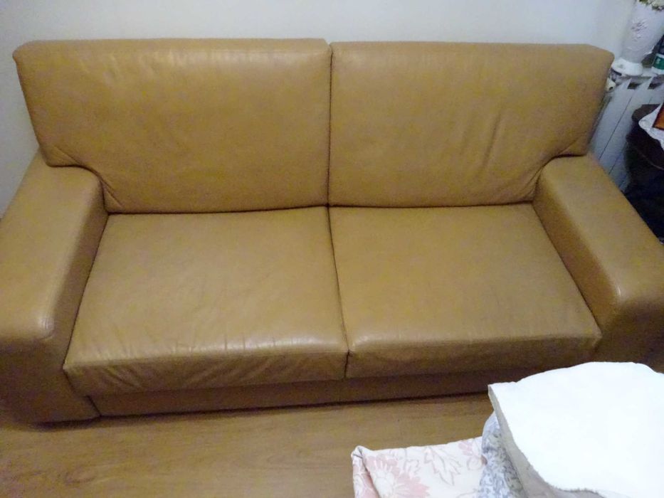 Sofá em pele 3 lugares