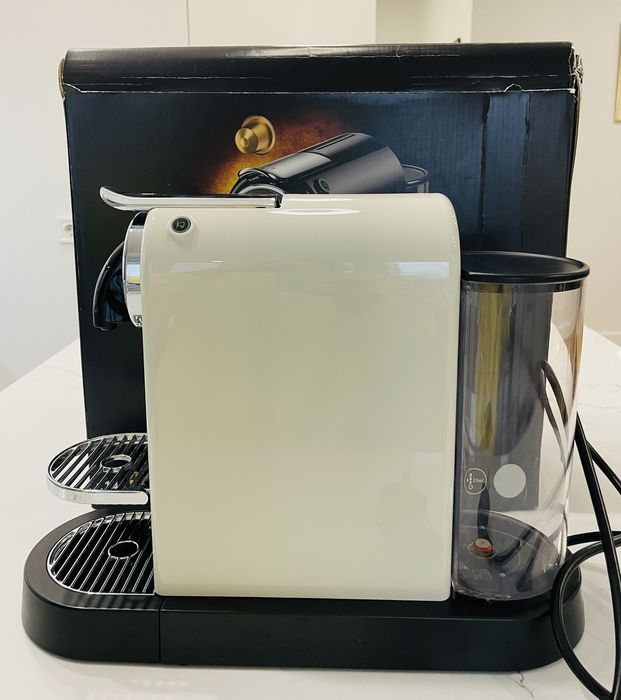 Продам капсульну кавоварку Nespresso