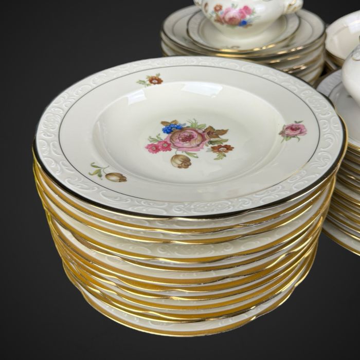 Serwis obiadowy dla 12 os. Kjøbenhavns KPM Dania Maleri ivory B41/8204