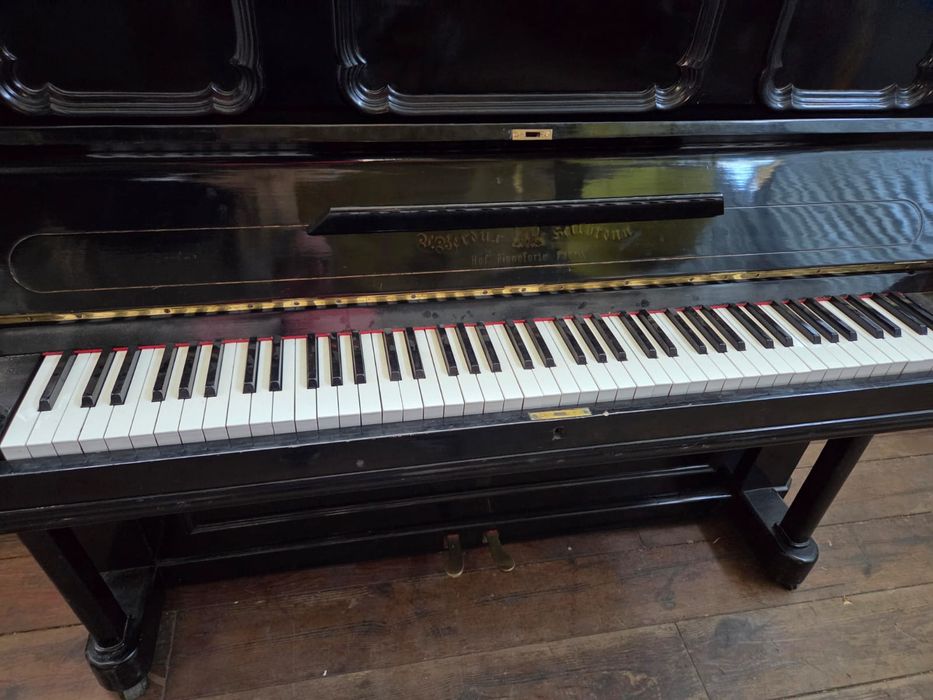 Piano alemão em bom estado ,