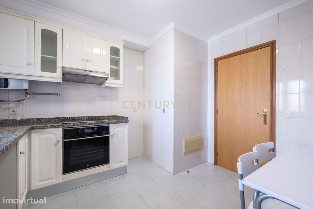 Apartamento T2 para Arrendamento – Centro do Funchal, Ilha da Madeira