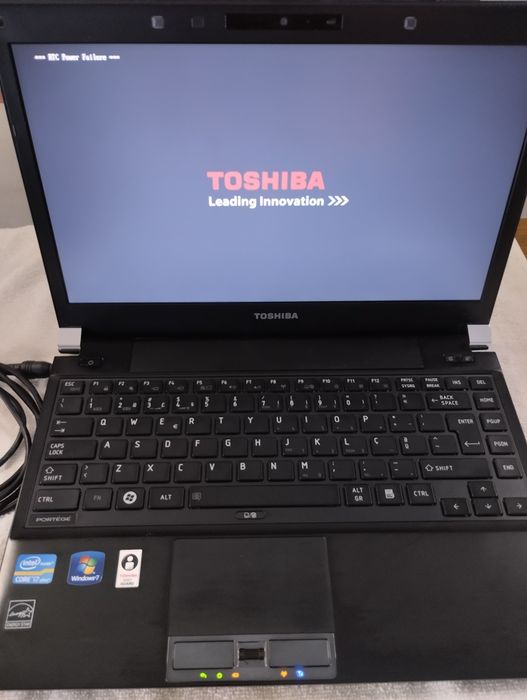 Portátil TOSHIBA. R830