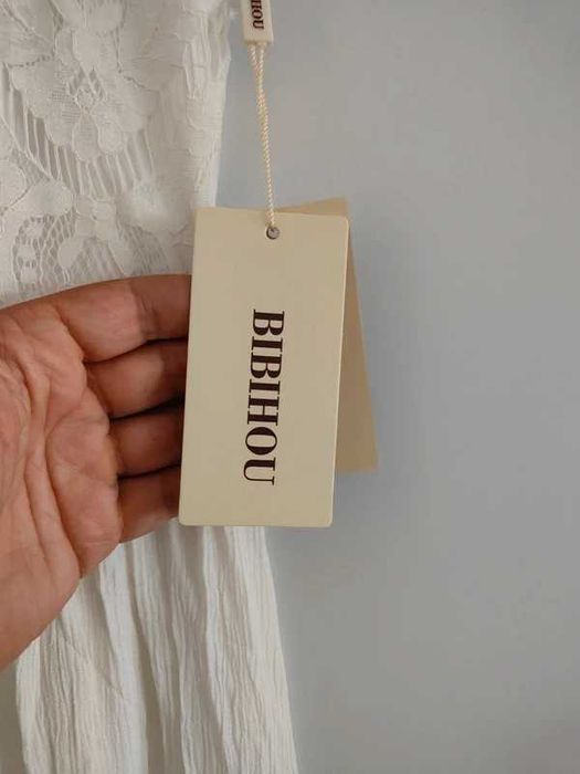 Vestido da marca Bibihou, concebido para uma criança  de 10 anos