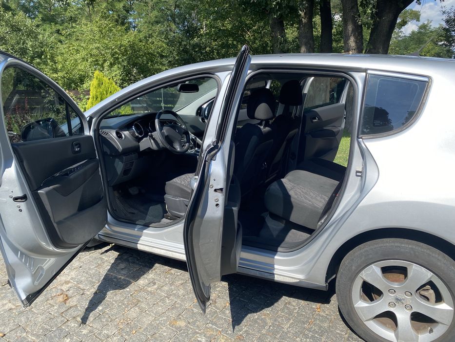 Peugiot 3008 автомобіль