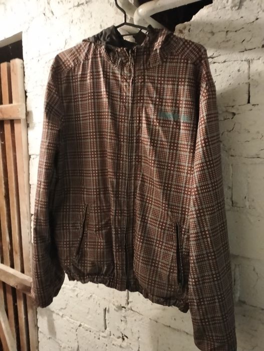 Kurtka wiatrówka z kapturem okazja