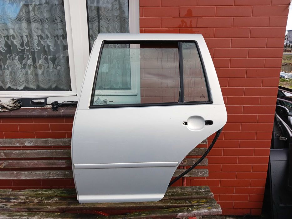 VW GOLF 4 kombi drzwi lewy tył kolor LB7Z
