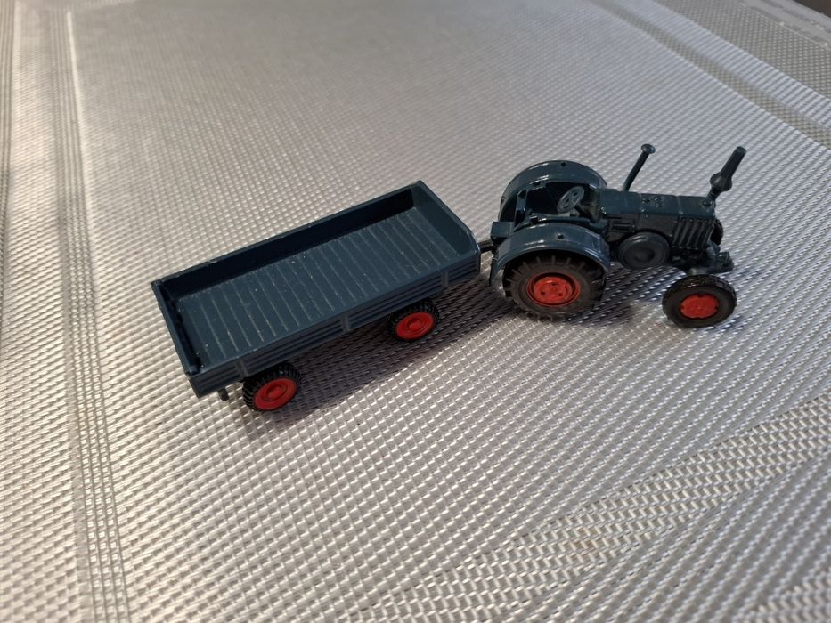 Siku traktor z przyczepą model