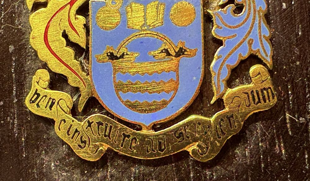 Interessante placa com emblema heráldico esmaltada