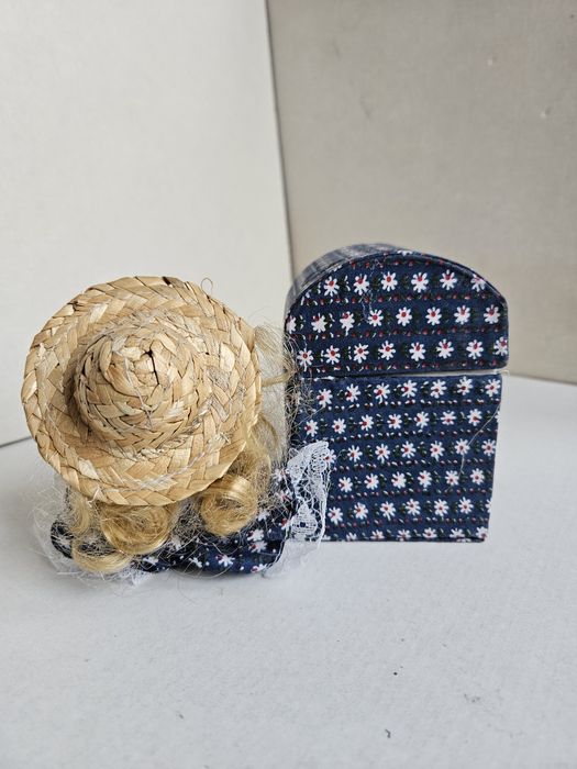 Boneca Porcelana com caixa