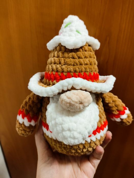 Mikołaj gnom piernik, maskotka amigurumi pluszak na szydełku
