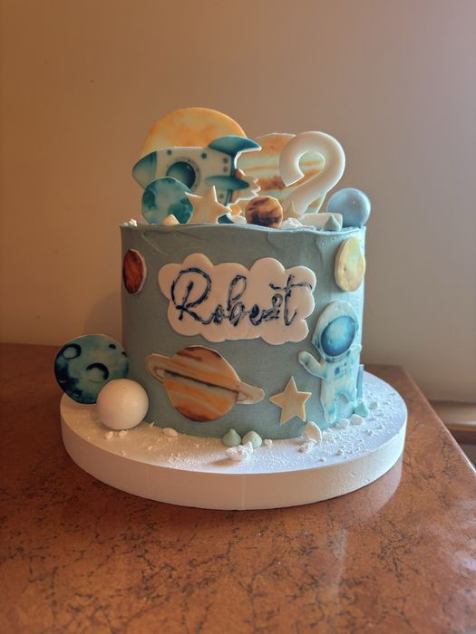 Torty artystyczne na zamówienie i deserki w kubeczkach.