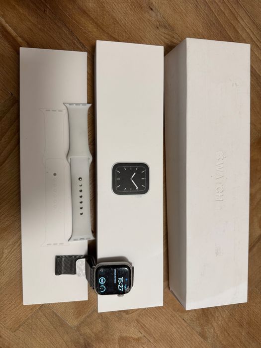 Apple Watch Series 5 40mm GPS + Cellular, uszkodzony