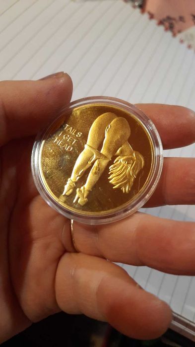 Подарок любителю эротики секси девушка металл монета в капсуле: 425 грн ...