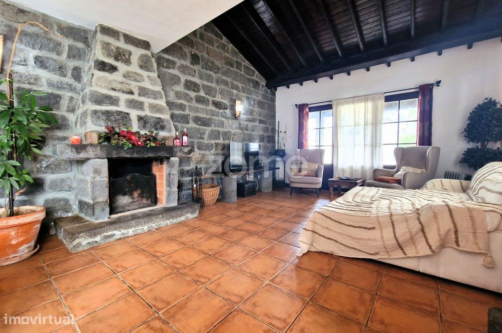 Moradia Rústica T3 com Espaço Exterior – Pico da Pedra, Ribeira Gra...