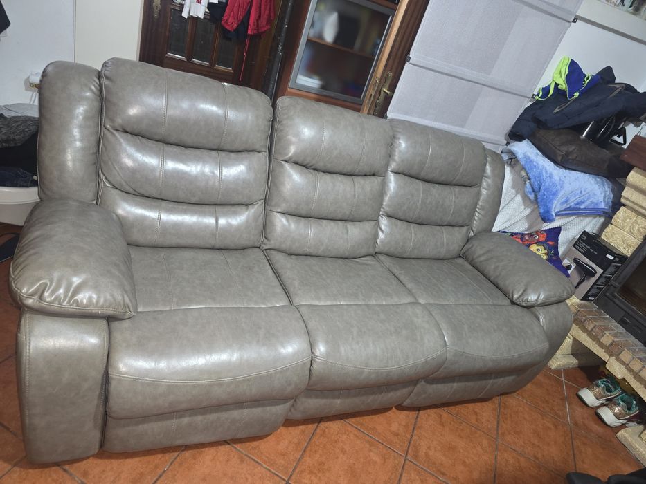 Sofá rebatível de 3 lugares em pele