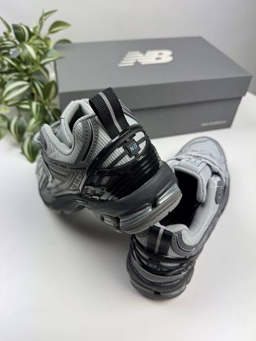 Buty New Balance 1906R z elementami odblaskowymi