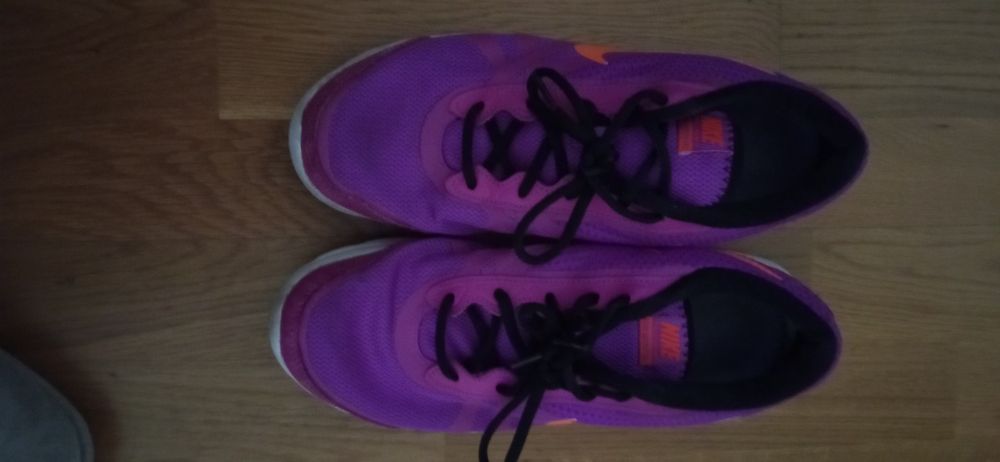 Кроссовки NIKE oригинал 41 размер.