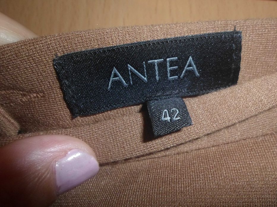 saia cor mel para mulher da marca Antea