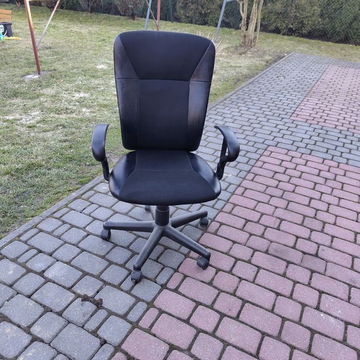 Fotel obrotowy czarny