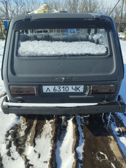 Ваз нива .все работает,резина новая.