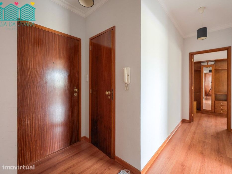 Apartamento T2 com Lugar de Garagem em Esgueira