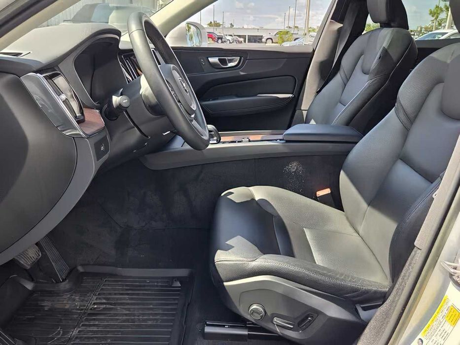 Volvo XC60 B5 Plus Bright Theme      2023