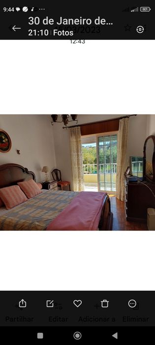 Cama de casal em bom estado