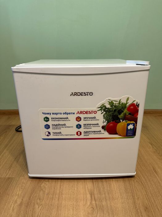 Однокамерний холодильник Ardesto DFM-50W