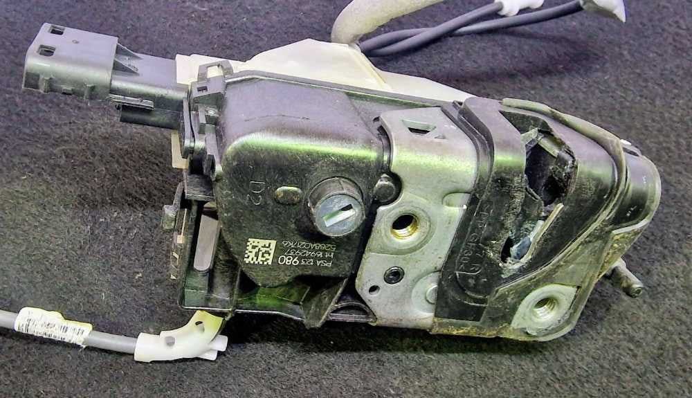 Fechadura / Fecho Porta Frente Direito PSA123980 - CITROËN C3 III