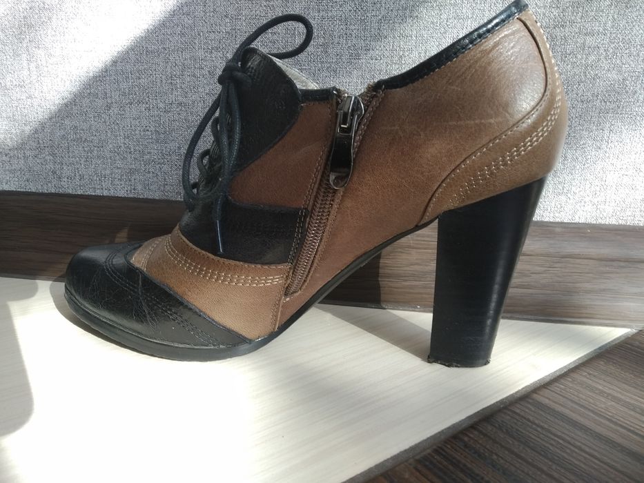 Жіночі кожані туфлі