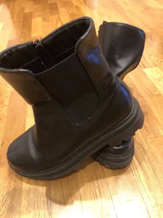 Botas em pele usadas 2 vezes