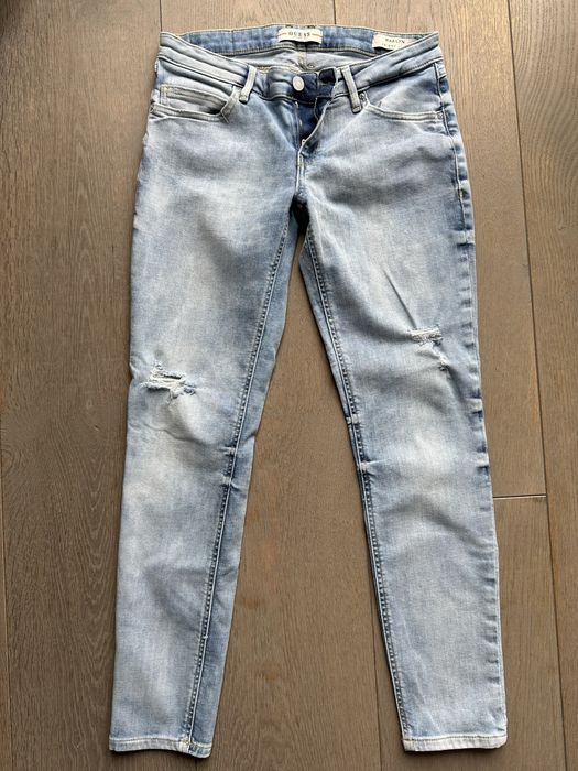 Jeansy Guess Marilyn Skinny Low 28 błękitne stan idealny