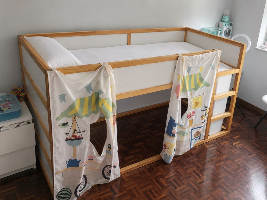 Cama Infantil 2 em 1 com escada + Cortinas — Muito Estimada