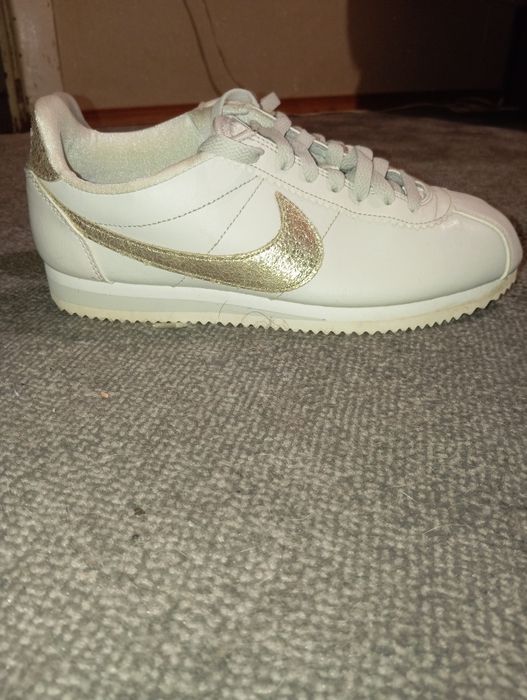 нові кросівки жіночі Nike Cortez