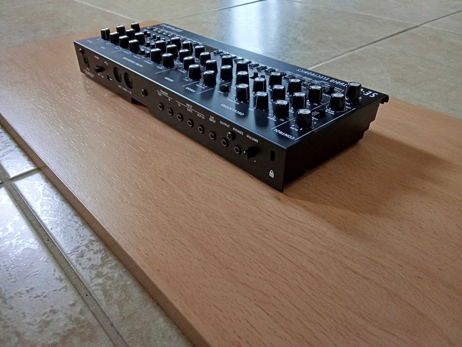 Sintetizador Roland SE-02 (Novo)