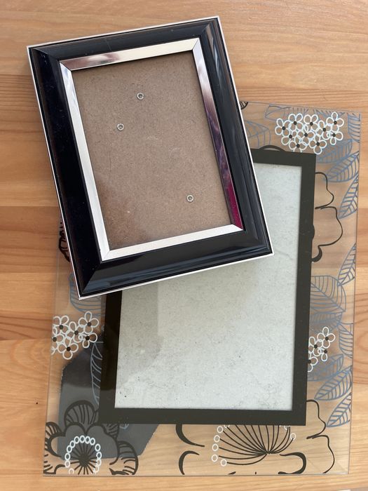 2 Molduras preto e cinza