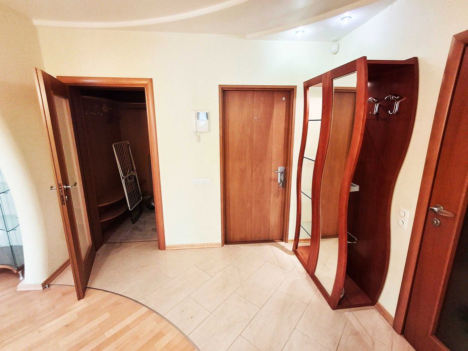 Оренда чудової 2 кімнатної квартири біля метро Позняки, 90м2, вул. Бориса Гмирі, 1/2