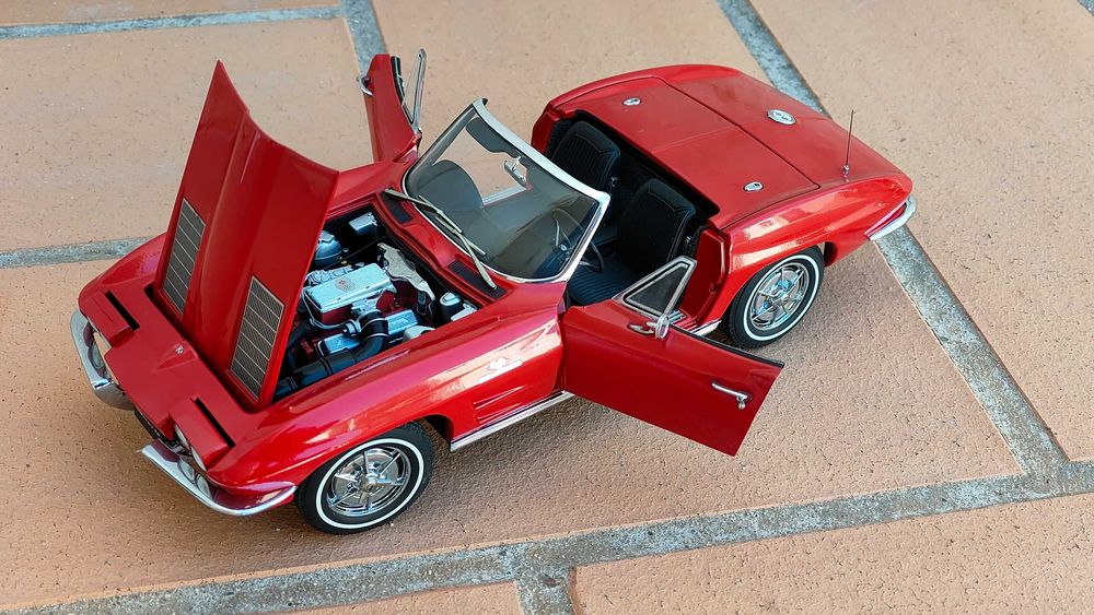 Chevrolet Corvette C2 Stingray Convertible AutoArt 1/18