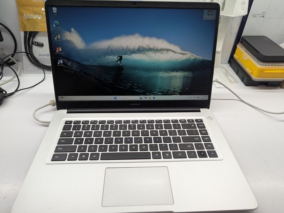 Laptop Huawei 15.6 i5-8250U/8GB/256GB/Win11 + Office 2016