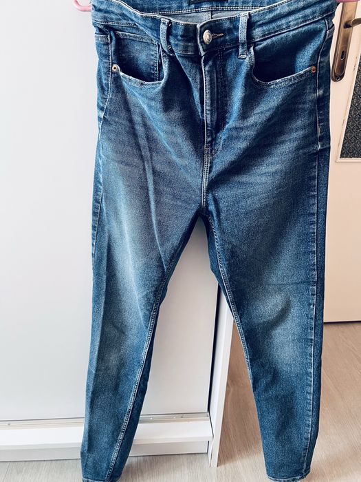 Jeansy damskie typu super high waist