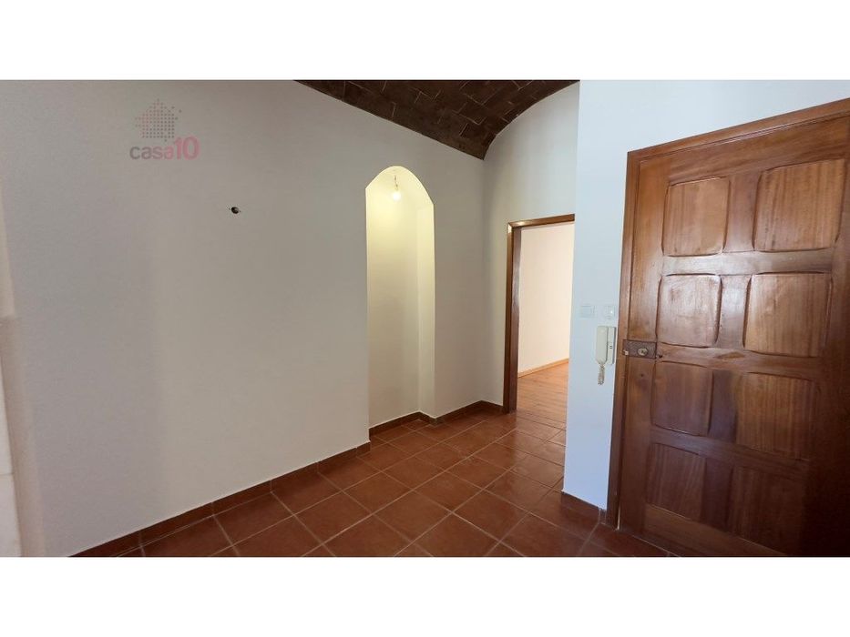 Arrenda-se apartamento T2 no Centro Histórico de Évora