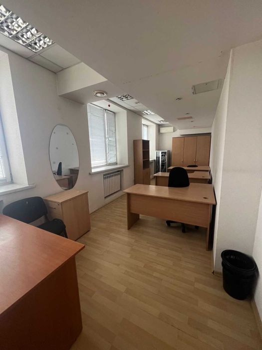 Оренда офісу 1500 м2., фасад, з меблями, Печерськ, метро Звіринецька